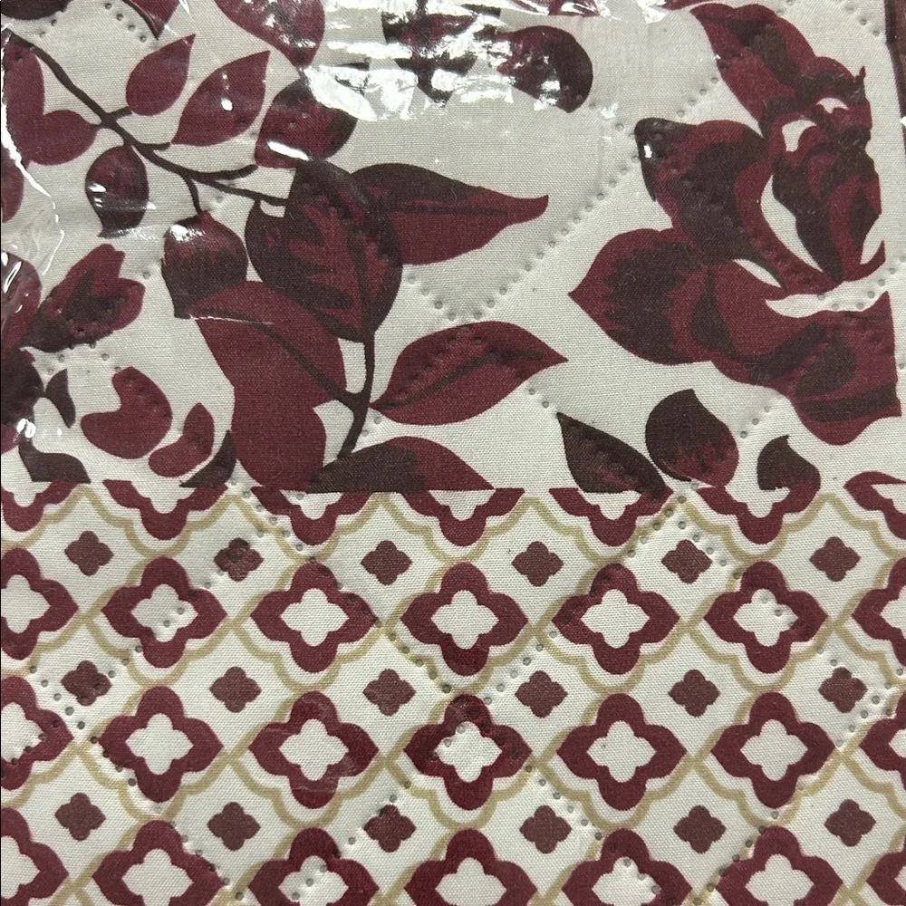 Patchwork Scalloped Reversible Furniture Protector - Burgundy